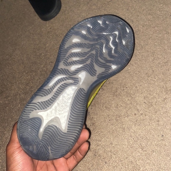 15257178_26473502_600.jpg Yeezy 380